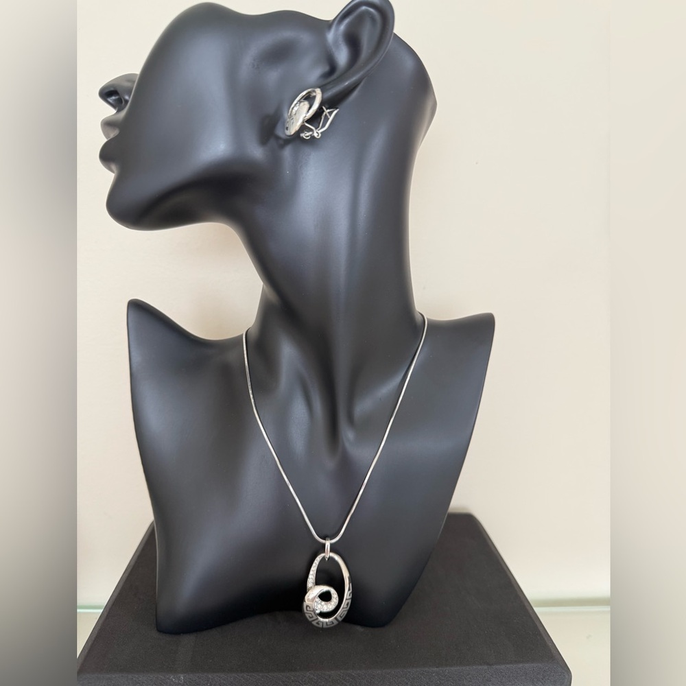 Elegant Silver Pendant Necklace and earrings set